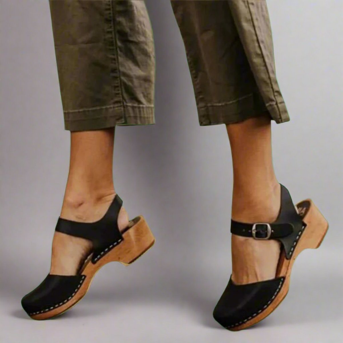 Women's Comfortable Sandals Leather Ankle-Strap Wooden Platform Clogs - Black